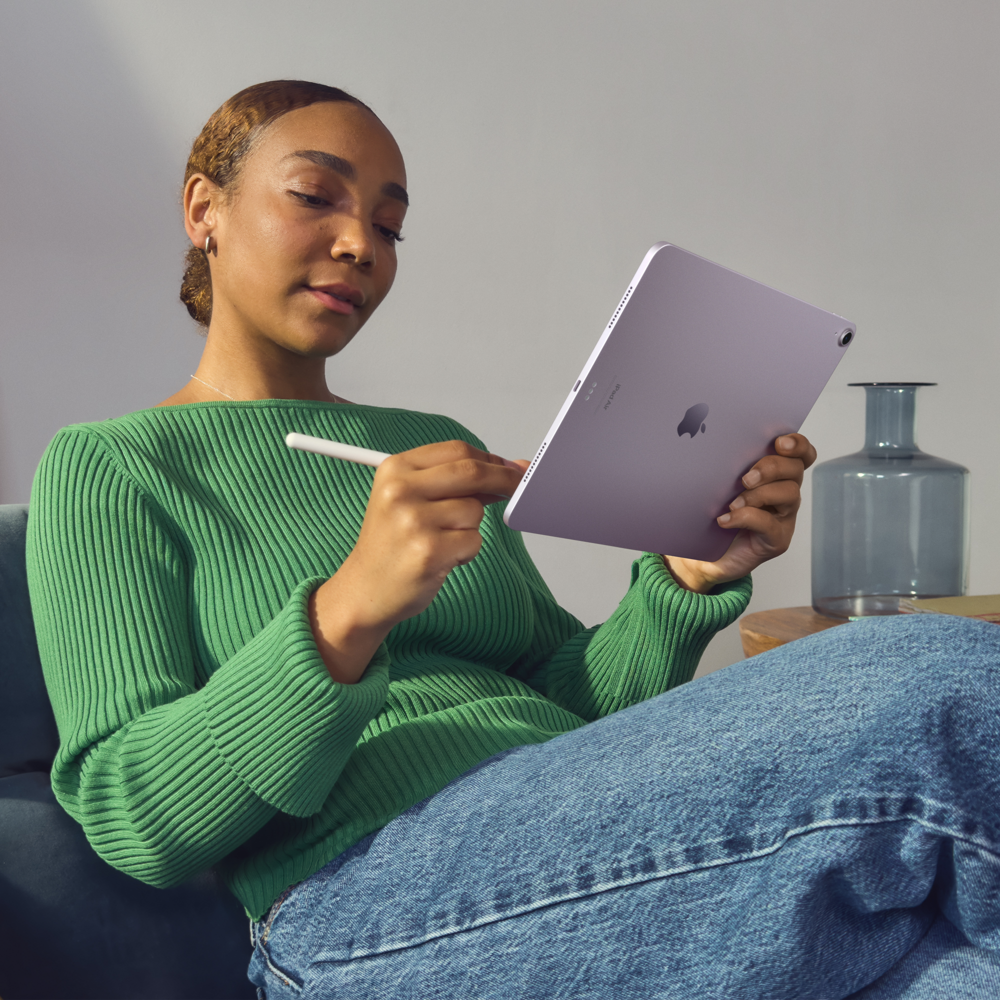 iPad Air Q324 13 M2 Cellular Purple PDP Image Position 5  WWEN