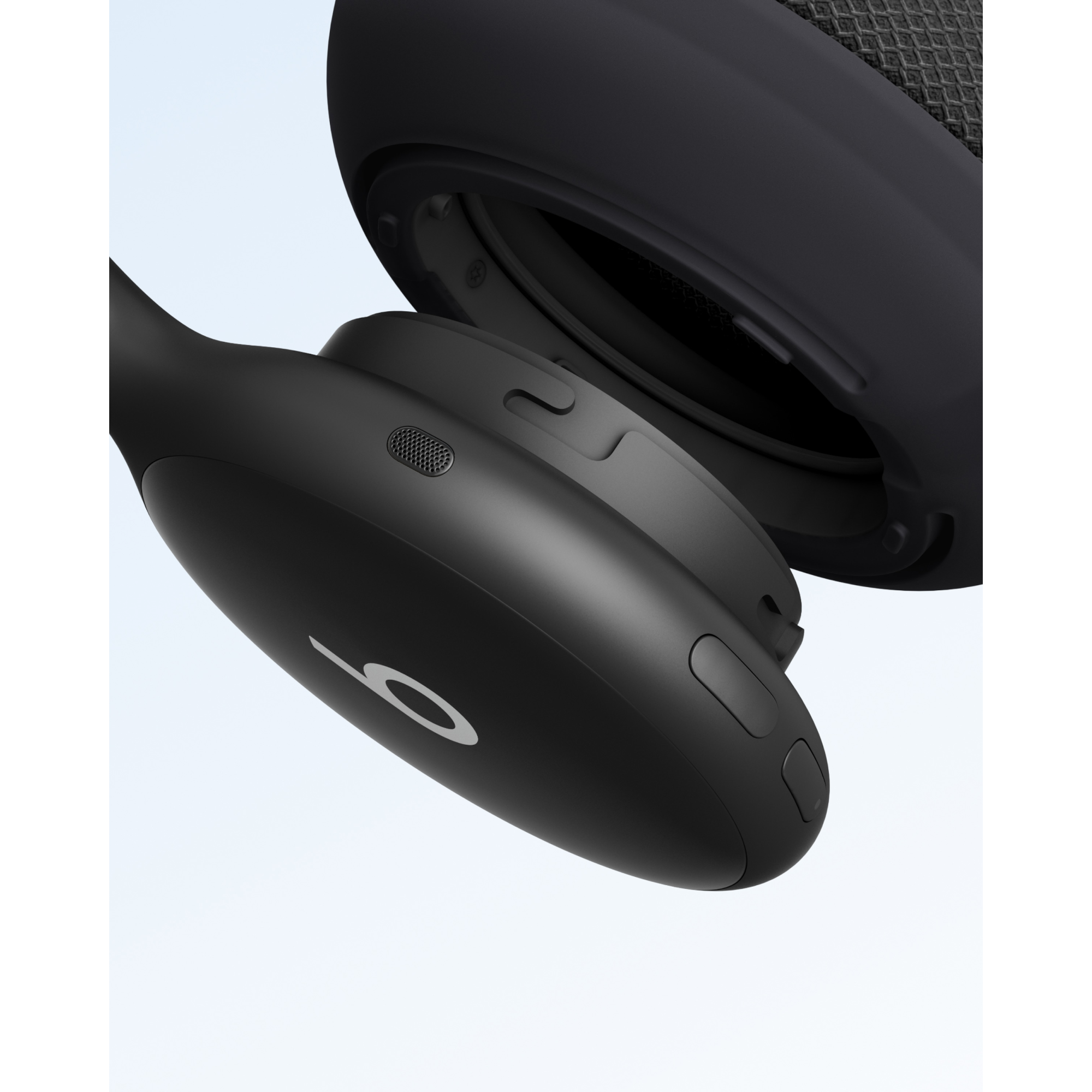 3 beats 360 black with black performance knit cushions