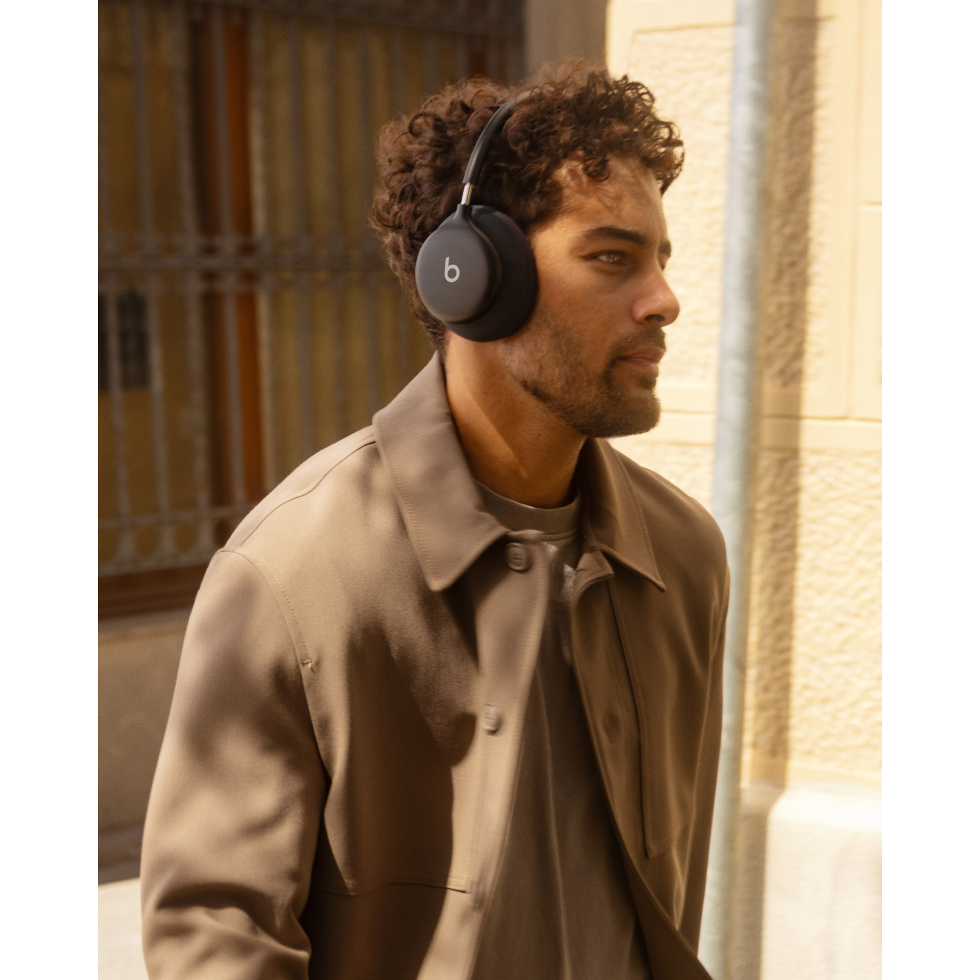 4 beats 360 black with black performance knit cushions